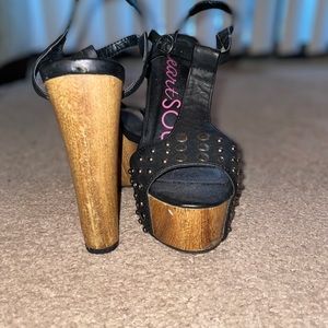 Cute studded and Strappy platform heel!